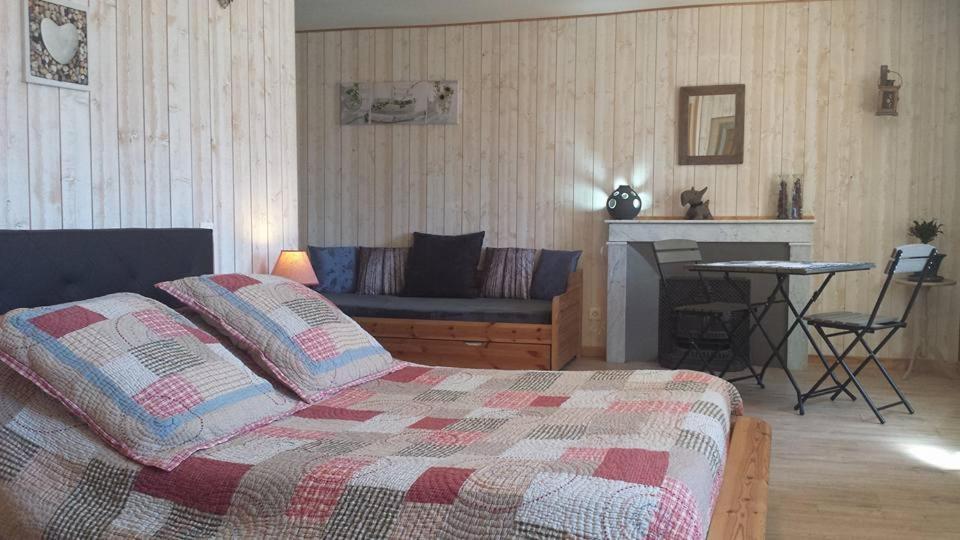 La Pierre Trouee Chambre D'Hotes Châteauneuf-de-Randon Exteriér fotografie